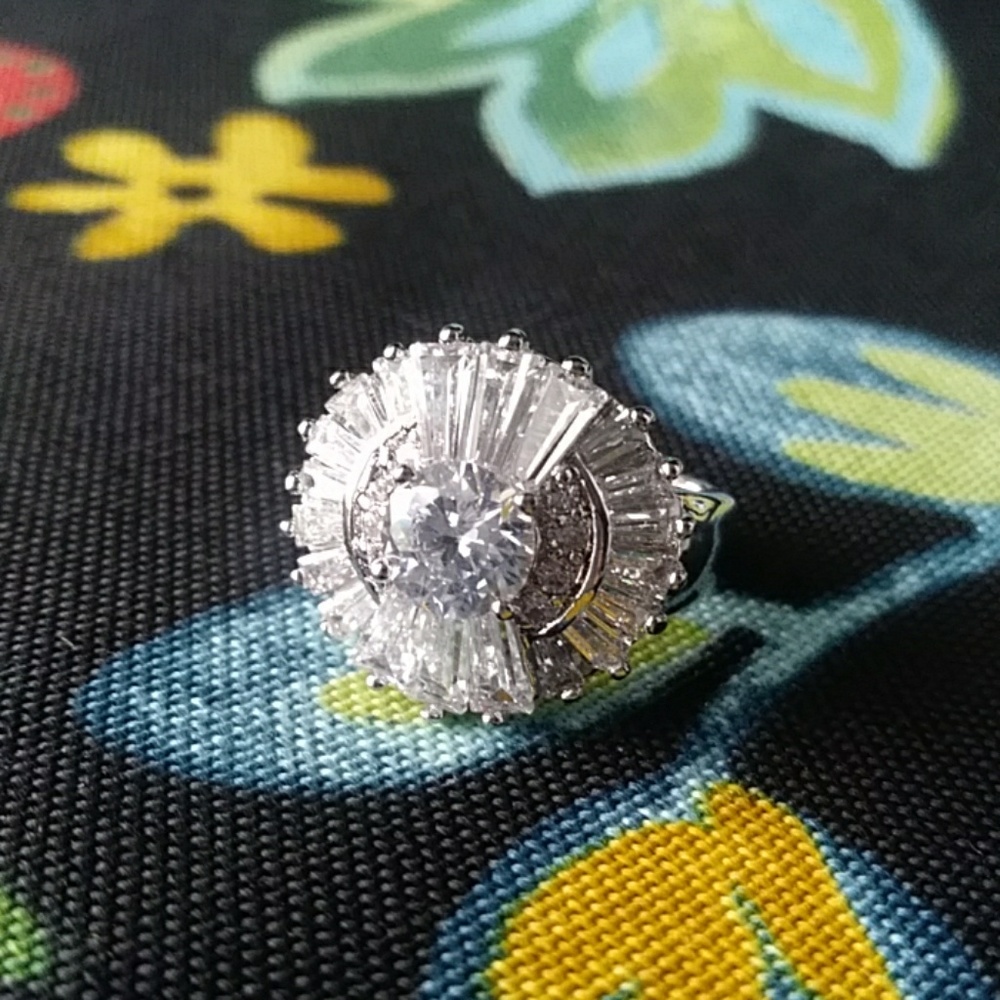 14k white gold and White Sapphire gemstones